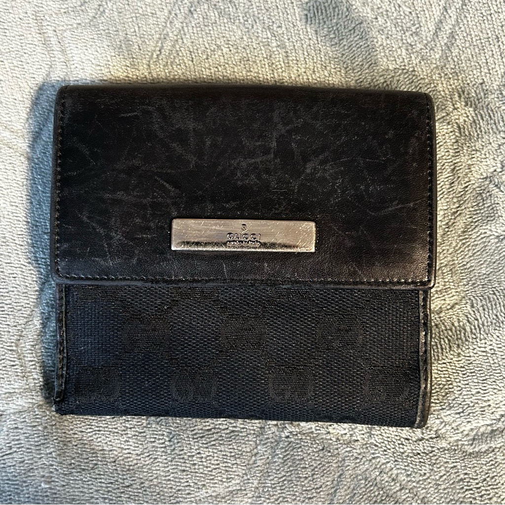 Vintage Gucci Black Metal Bar Calfskin Leather Wallet Monogram Bifold Authentic